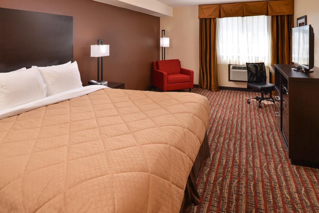 Quality Inn & Suites Tacoma - Seattle Room photo